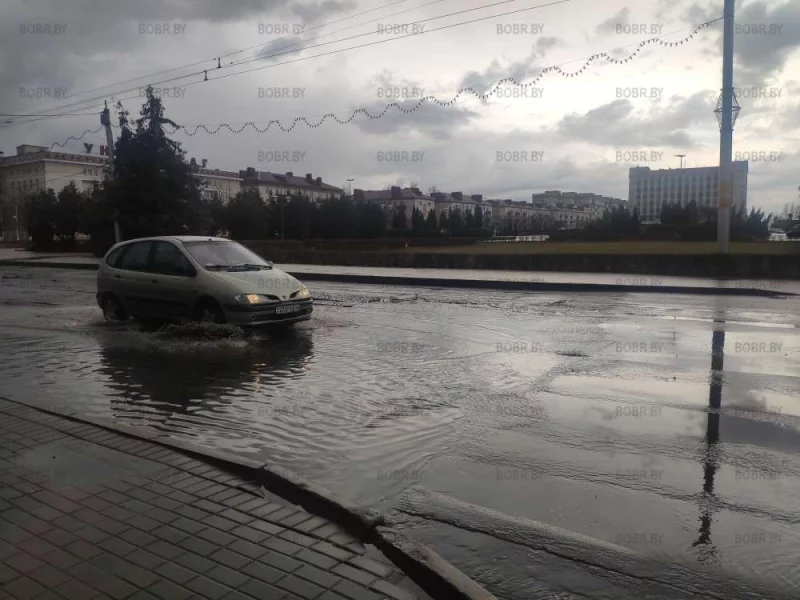 Берём лодку, вёсла и поплыли. 