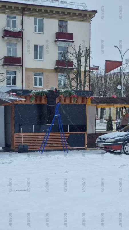 Скоро возле главной ёлки города будет красиво и Возможно даже вкусно.