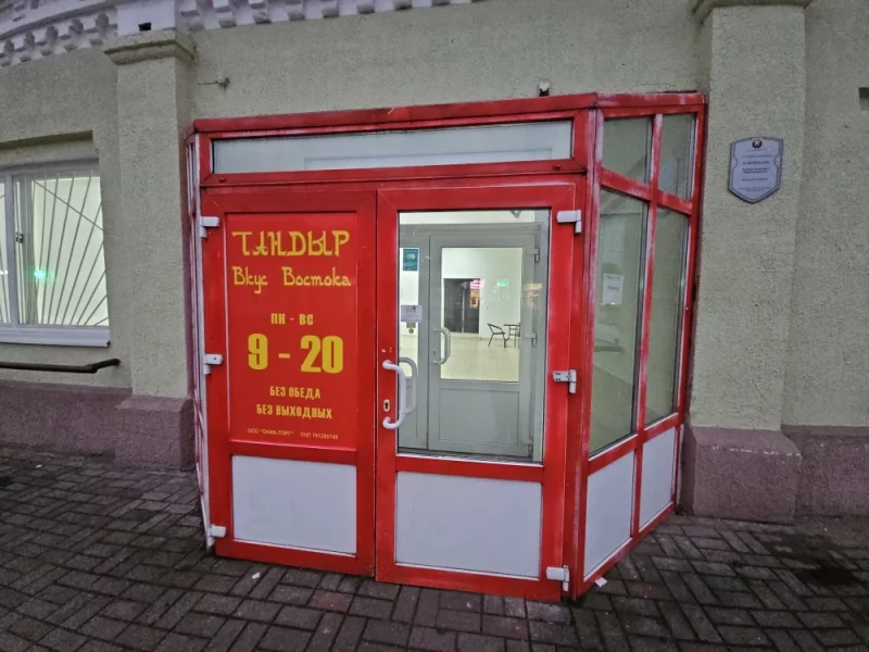 Новый общепит возле центрального рынка. Столик пока что один