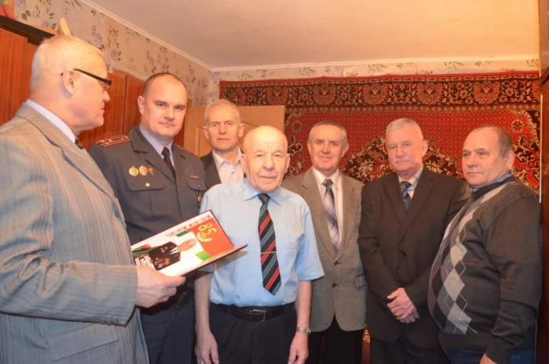 Ветерана милиции Виктора Комарова поздравили юбилеем