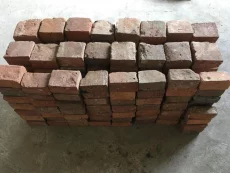 Нарезаные половинки старинного кирпича Розенберг