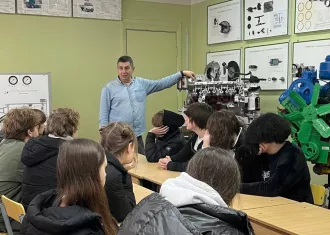 Бобруйские выпускники познакомились с автомеханическим колледжем на «Профессиональной субботе»