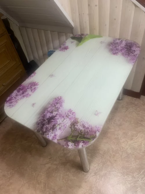 Стол со стеклянной столешницей