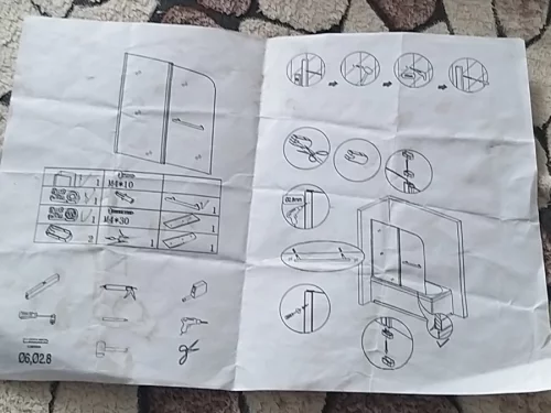 Стеклянная дверь на ванную