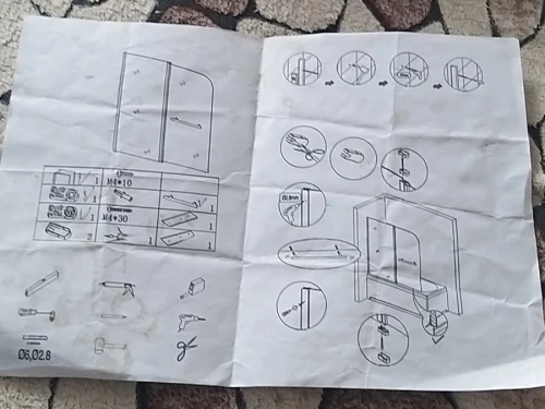 Стеклянная дверь на ванную