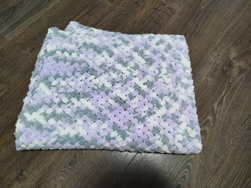 Плед из плюшевой пряжи