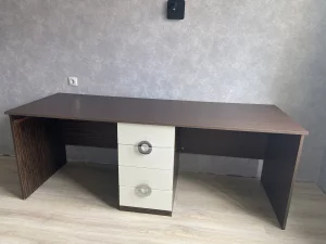 Стол письменный