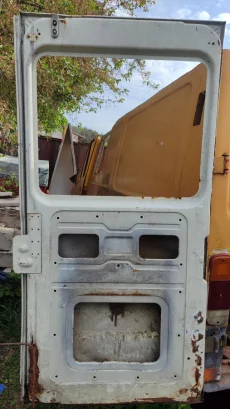 Задние двери на Mersedes T1 207 307