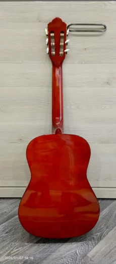 Гитара классическая. 100 р.
