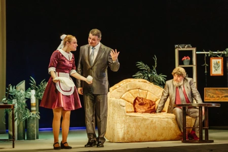 В бобруйском театре состоялась премьера популярной комедии  «Две дюжины алых роз»