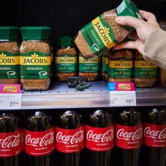 Квартира в Минске, 4 автомобиля и IPhone 17. «Санта» одарит покупателей