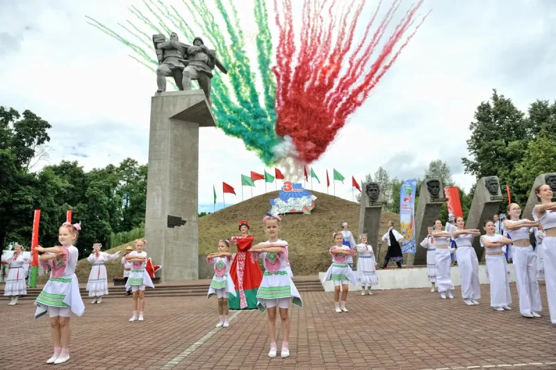 День Независимости на Бобруйщине: Память и Единство на Кургане Славы