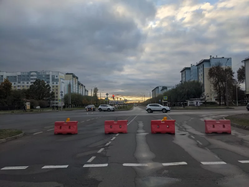 Будут чинить? Половина фандоковского моста перекрыта. Фотофакт