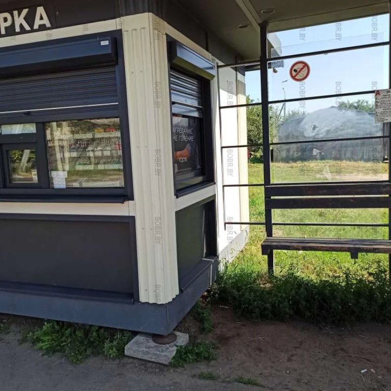 Знак запрещающий курение около Табакерки, как то противоречиво)