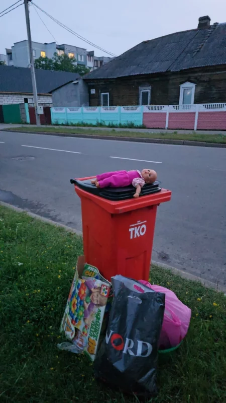 Может кому кукла надо?