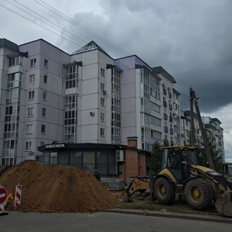 Профилактическая замена труб так как несколько лет в этом районе был огромный провал асфальта