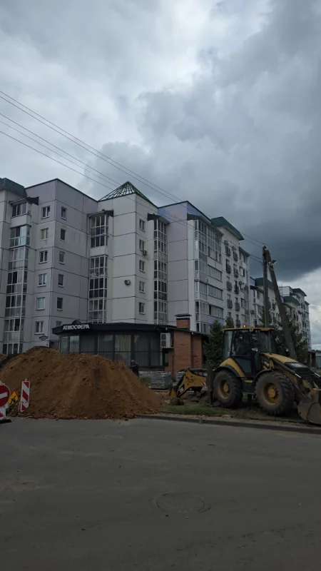 Профилактическая замена труб так как несколько лет в этом районе был огромный провал асфальта