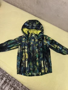 Куртку р. 98 весна -осень 10 руб