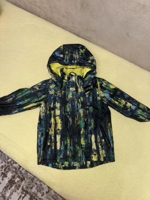 Куртку р. 98 весна -осень 10 руб