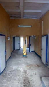 Утепленный склад отлично подойдет под СТО (высота потолка 4 метра)