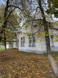 Двухэтажное здание в историческом центре