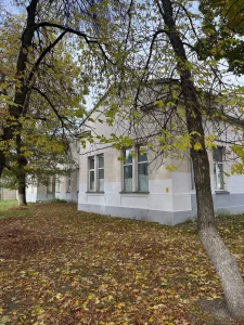 Двухэтажное здание в историческом центре