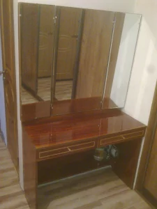 Стол туалетный с зеркалом