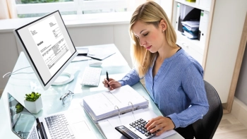 Менеджер по работе с клиентами