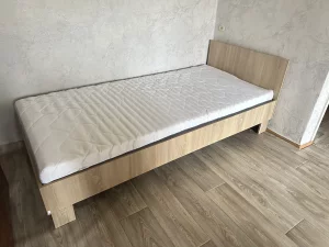 Кровать с матрасом