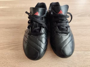 Бутсы Adidas детские, р. 31 (для тренировок/футбола)