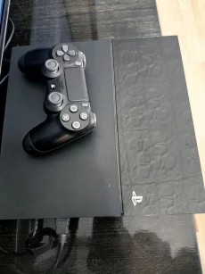 Игровая приставка PS4