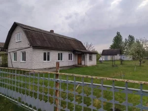 Продам дом с участком в 25 соток 50 000 б.р