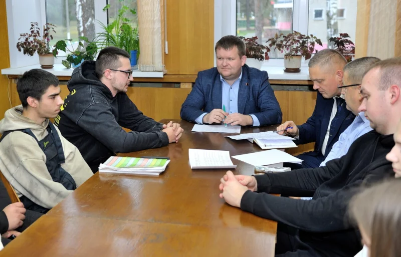Шлях ад спецыяліста да першага намесніка: Аляксандр Каўранін натхніў маладых работнікаў «Агракамбіната Бабруйскі»