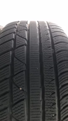 Покрышки зимние легковые 275/40/20 Continental