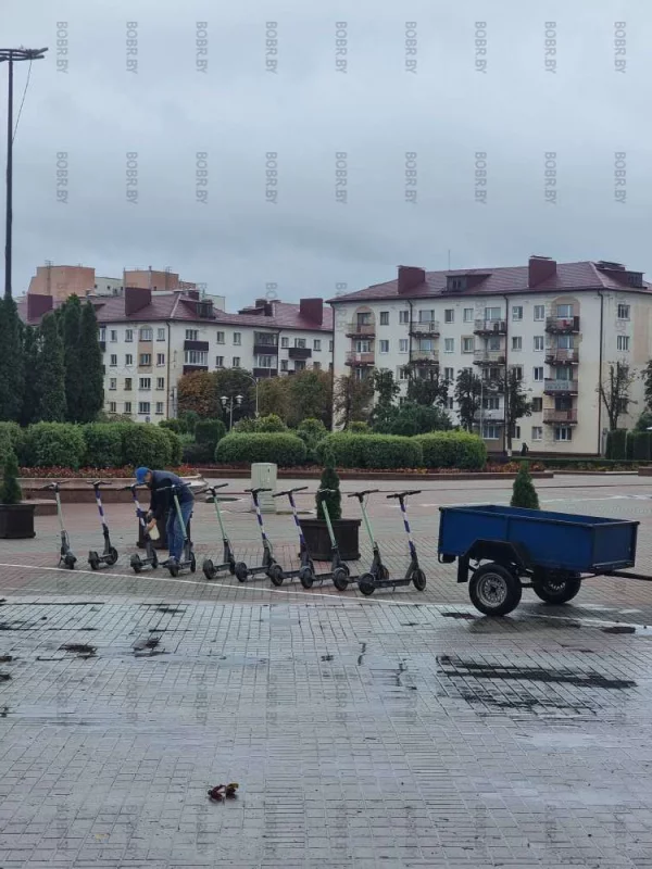 Привезли самокаты.