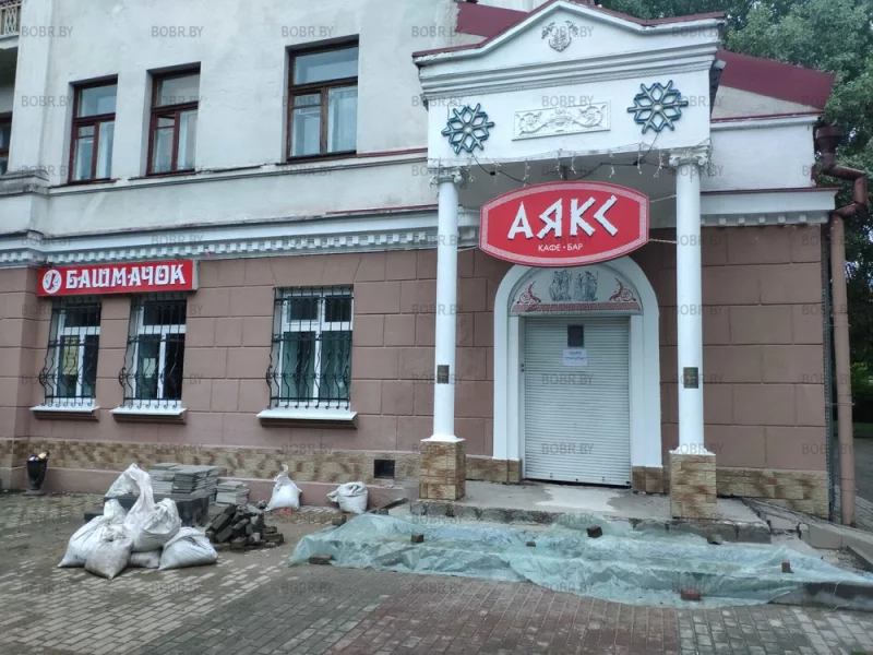 Скоро открытие нового кафе.