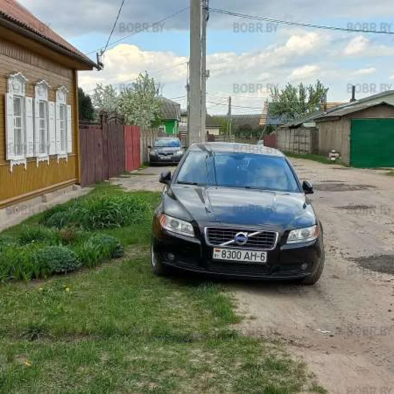Парковка еа газоне
