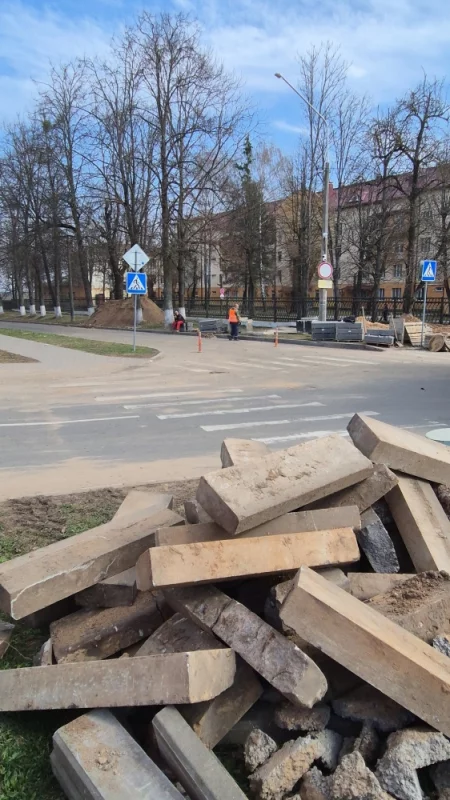 Кругом что-то делают