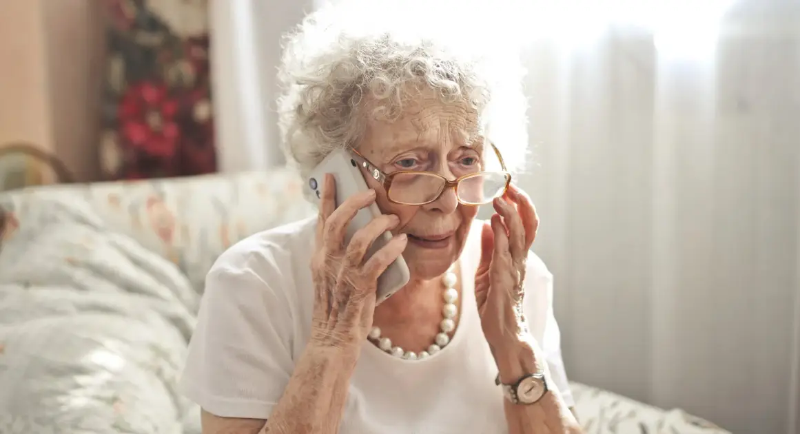 50-летняя бобруйчанка стала звеном в цепочке телефонных аферистов