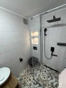 В продаже трехкомнатная квартира с ремонтом