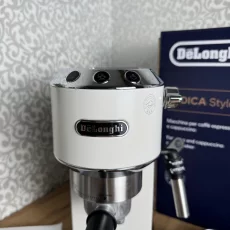 Кофеварка DeLonghi Dedica EC685.W