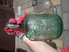 Бутыли и графин для вина