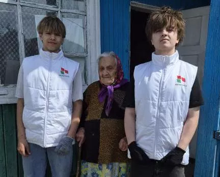 Ученики бобруйского колледжа имени Ларина помогли 92-летней женщине в рамках эстафеты добрых дел