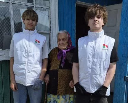 Ученики бобруйского колледжа имени Ларина помогли 92-летней женщине в рамках эстафеты добрых дел