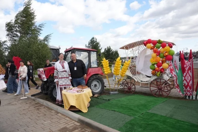 ОАО «Бобруйский завод тракторных деталей и агрегатов» представил праздничную технику на «Дожинках-2026» в агрогородке Жемчужный