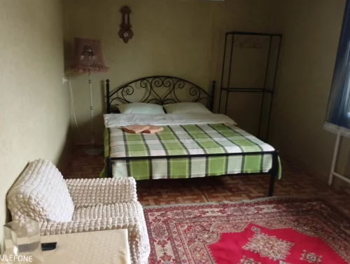 Двухкомнатную квартиру на длительный срок