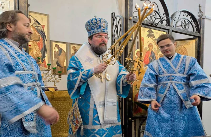Епископ Бобруйский и Быховский Серафим совершил Божественную литургию в храме Святой Троицы агрогодка Мышковичи в день памяти иконы Божией Матери «Всецарица»
