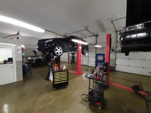 На СТО требуется автослесарь