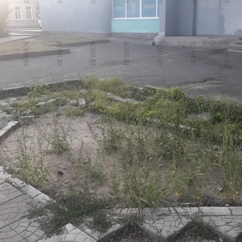 Когда тут был ларек, сейчас - памятник бесхозяйственности. ломать не строить