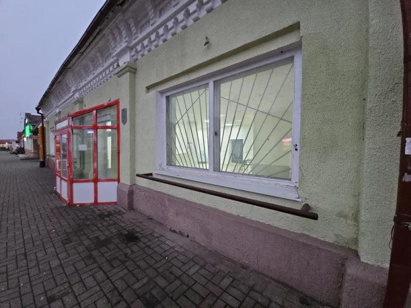 Новый общепит возле центрального рынка. Столик пока что один